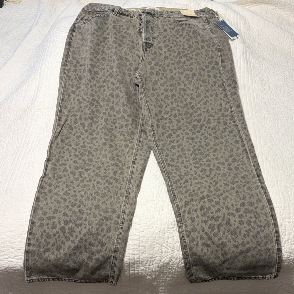Universal Thread Tan and Gray Leopard Denim Jeans